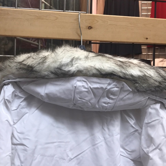 NWT,1 MADISON EXPEDITION Fur Trim parka white - Picture 9 of 17